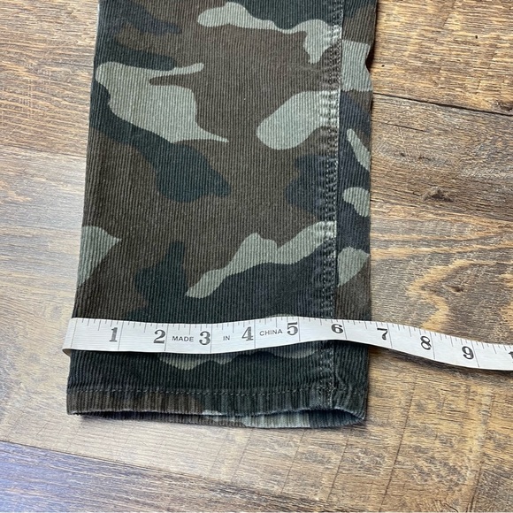 American Eagle Green Camo Corduroy Super Stretch Mom Jean Pants Womens Size 6 - Picture 5 of 10